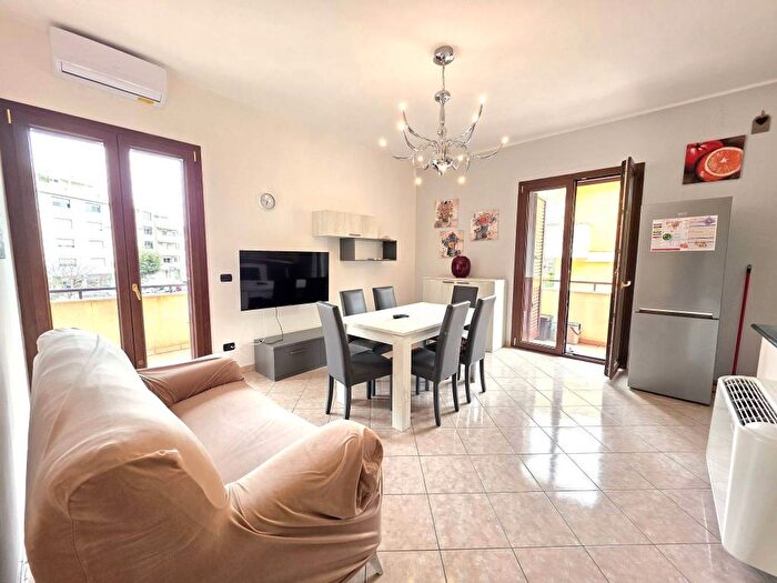 Appartamento quadrilocale in affitto in Via Emilia, Leuca, Lecce