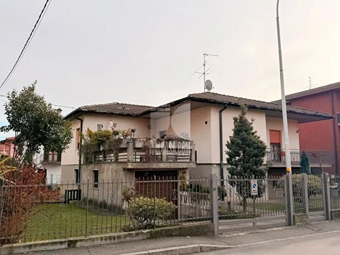 Casa con 12 locali in vendita in Via Fantoni, Pedrengo