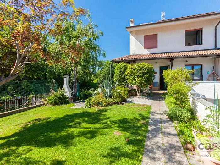 Casa quadrilocale in vendita in Via Leonardo da Vinci, Caronno Varesino
