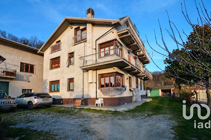 Casa con 15 locali in vendita in Localitàampnbsp Piangiaschi, Millesimo