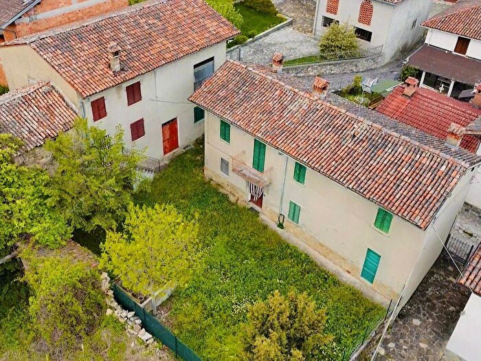 Casa con 6 locali in vendita in Frazione Montecapraro Fabbrica Curone Alessandria, Fabbrica Curone