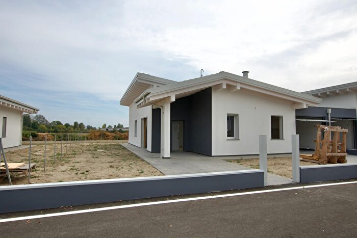 Casa con 5 locali in vendita in Via XXV Maggio, Galliera