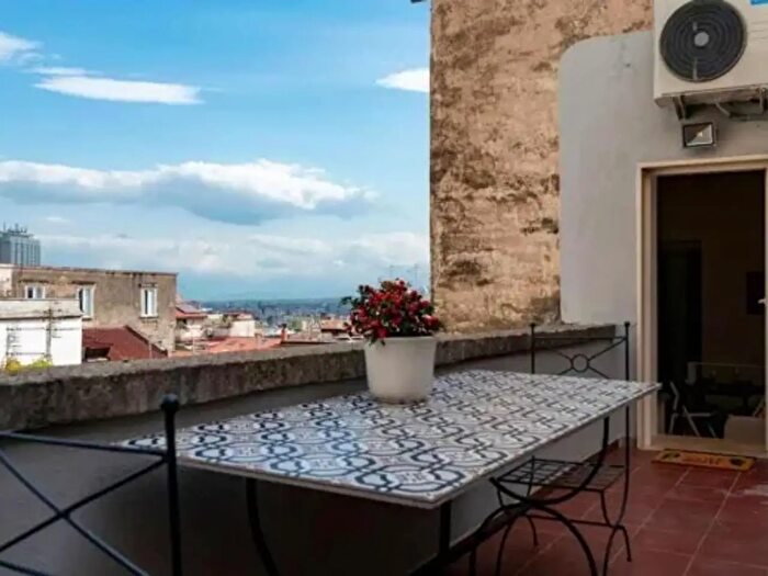 Appartamento bilocale in affitto in Via Cedronio, Napoli