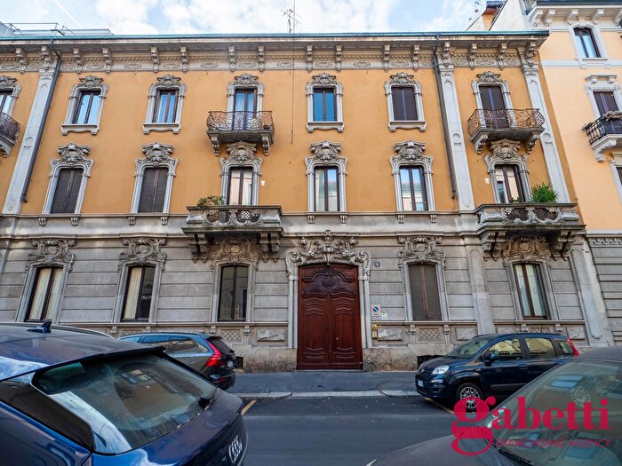 Appartamento trilocale in vendita in Via Antonio Stoppani, Milano