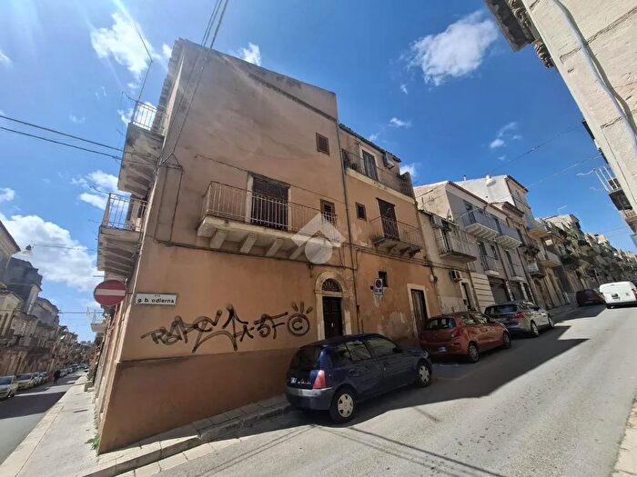 Casa con 5 locali in vendita in Via Giambattista Odierna, Ragusa