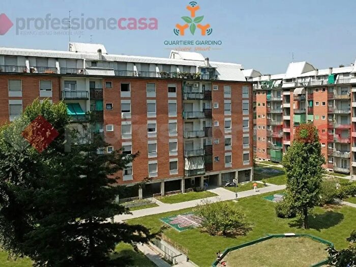 Appartamento trilocale in affitto in Via delle Acacie, Cesano Boscone