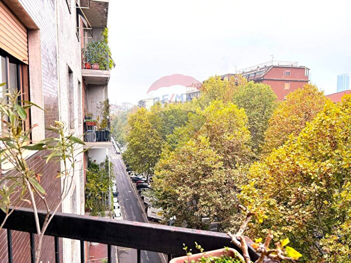 Appartamento quadrilocale in vendita in Viale Certosa, Milano