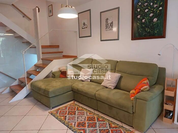 Casa con 6 locali in vendita in Via Nazionale Trento, Trento