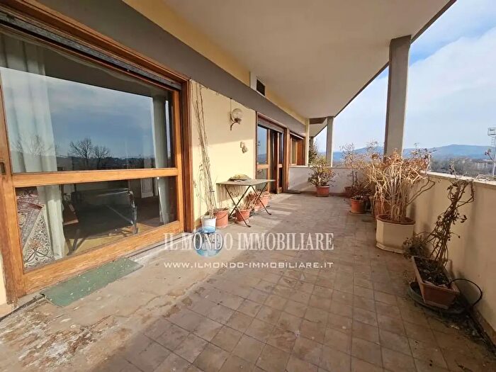 Appartamento con 5 locali in vendita in Lungarno Colombo, Firenze