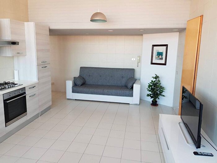 Appartamento bilocale in affitto in Piazza Giuseppe Garibaldi, Piazza Santa Maria, Busto Arsizio