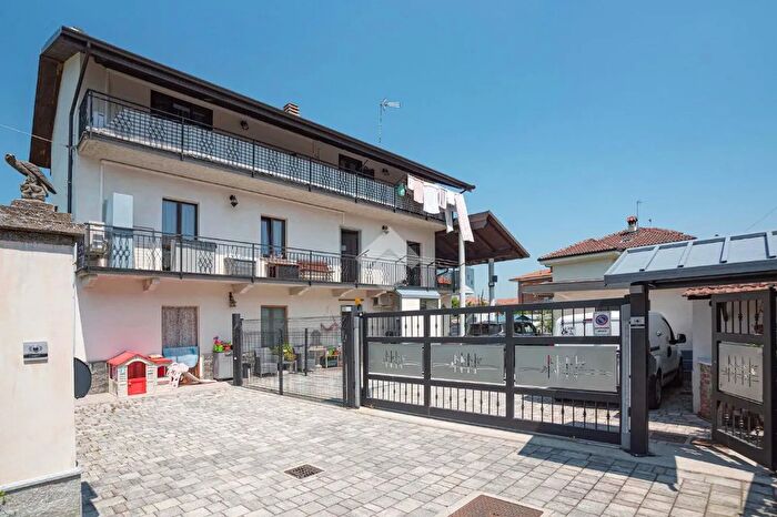 Casa con 8 locali in vendita in Via Gino Grazioli, Nole