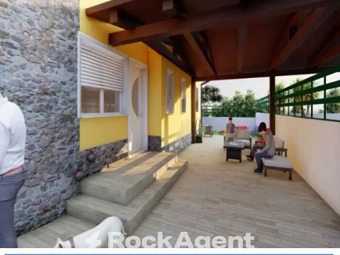 Casa con 6 locali in vendita in Via delle Rose, Catanzaro