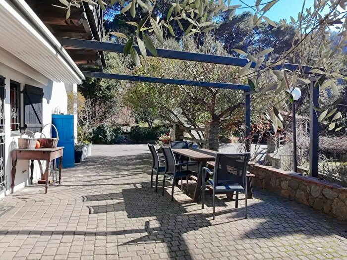 Casa con 9 locali in vendita in Via San Bartolomeo del Bosco, Savona