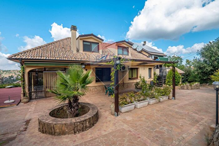 Casa con 13 locali in vendita in Via Don Lorenzo Milani, Piazza Armerina