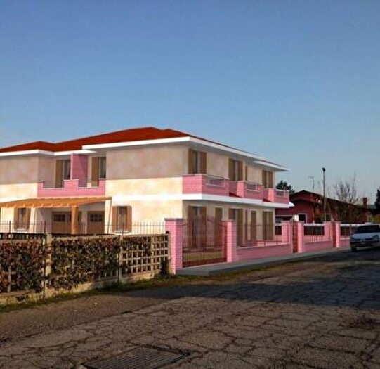 Casa quadrilocale in vendita in Via San Basilio, Taglio Di Po