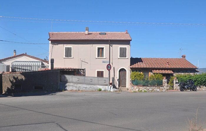 Appartamento con 5 locali in vendita in Castellina Marittima