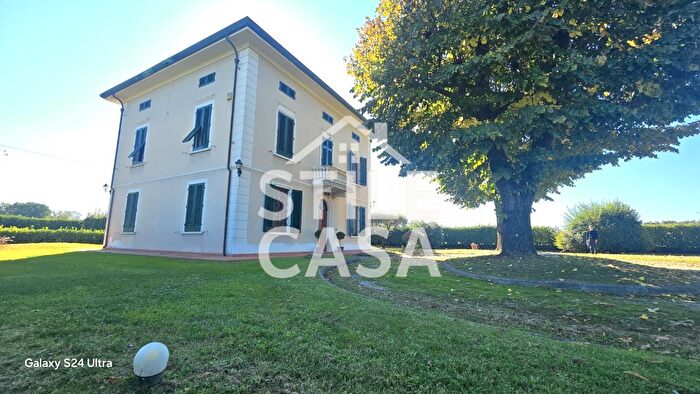 Casa con 11 locali in vendita in Altopascio Lu, Altopascio