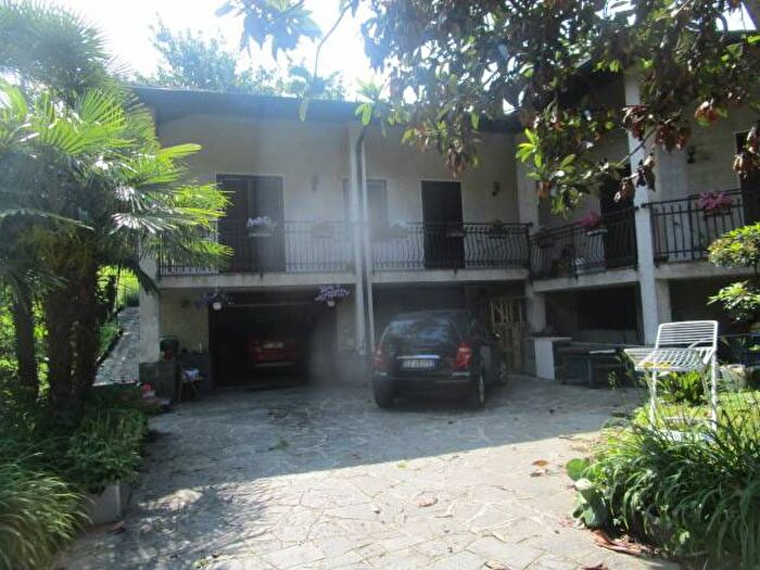 Casa con 5 locali in affitto in Via Maggio, Casorate Sempione