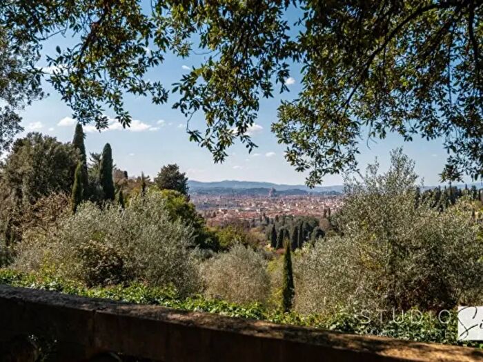 Appartamento con 6 locali in vendita in Via Poggio Gherardo, Fiesole