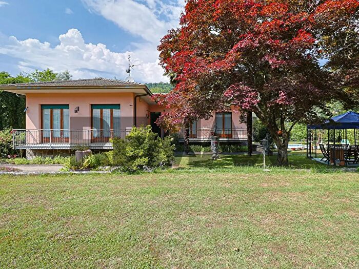 Casa quadrilocale in vendita in Cremenaga