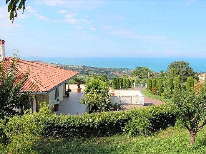 Casa con 5 locali in vendita in Roseto Degli Abruzzi