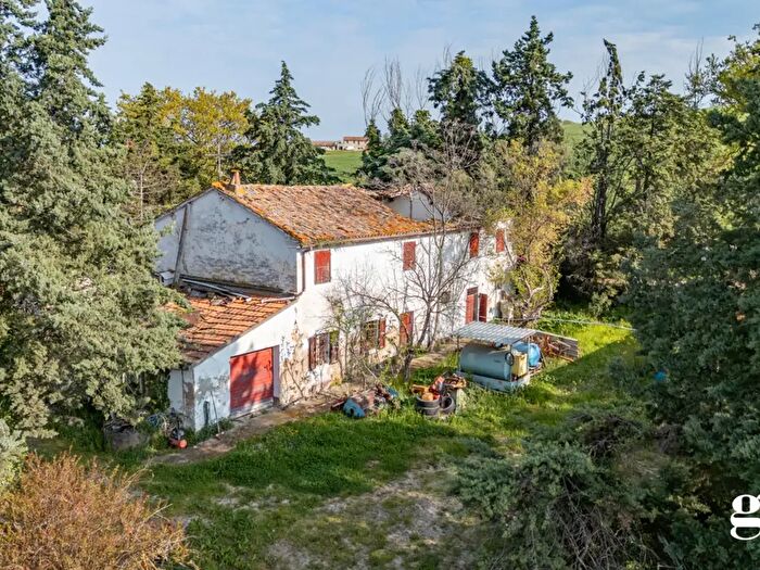 Casa con 12 locali in vendita in Via Valle del Picchio, Gradara