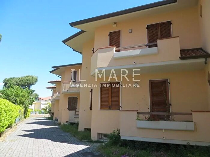 Casa quadrilocale in vendita in Massa