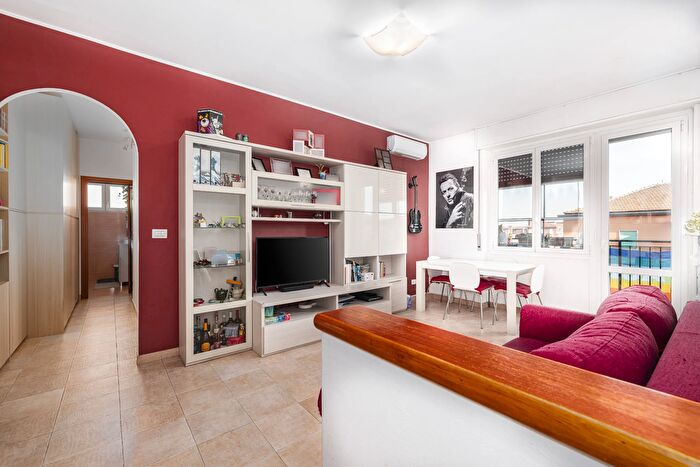 Appartamento trilocale in vendita in Via Bernardino Bellincione, Milano