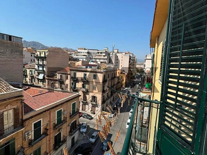 Appartamento con 5 locali in vendita in Via Mendola, Palermo