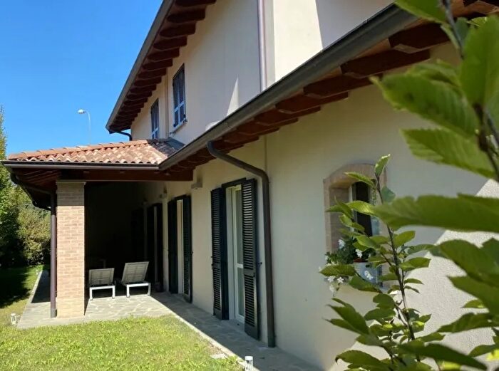 Casa con 6 locali in vendita in Via IV Novembre Pianello Val Tidone, Pianello Val Tidone