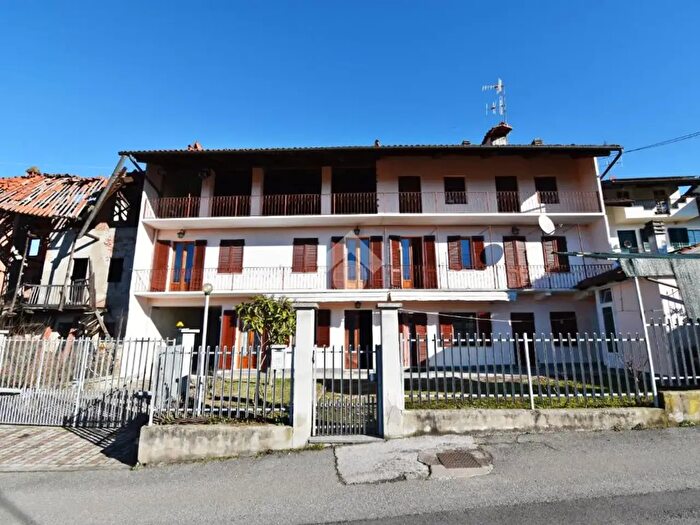 Casa con 7 locali in vendita in Via Piane, Azeglio