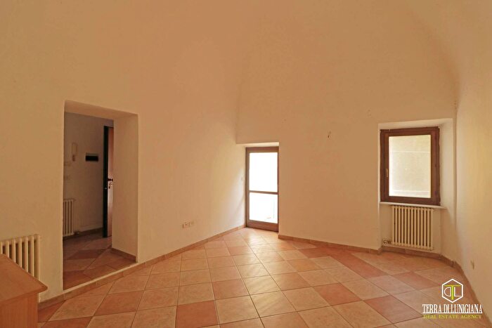 Appartamento con 6 locali in vendita in Via Campolunghi, Pontremoli