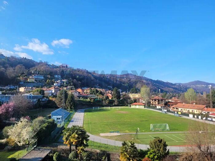 Appartamento trilocale in vendita in Meina