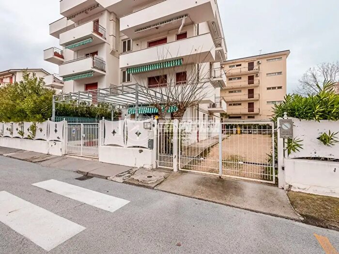 Appartamento trilocale in vendita in Via Pescara, Numana