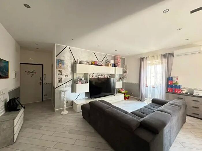 Appartamento trilocale in vendita in Via Realmonte, Roma