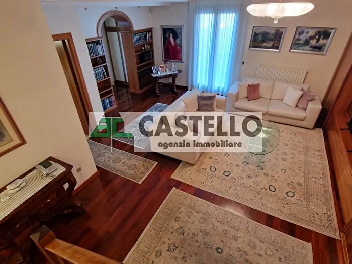 Casa con 6 locali in vendita in Via Antonio Vivaldi, Cadoneghe