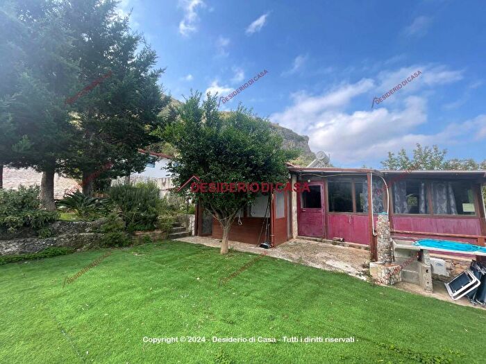 Casa con 6 locali in affitto in Via San Biagio, Cefalù