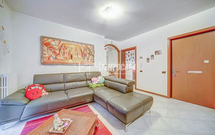 Appartamento quadrilocale in vendita in Via Don Angelo Melli, Samarate