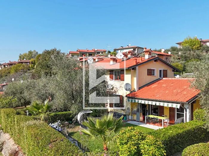 Casa quadrilocale in vendita in Via Castellana, Soiano Del Lago