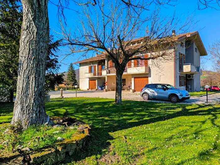 Casa con 11 locali in vendita in Strada Provinciale Fangacci, Urbania