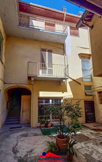 Appartamento con 6 locali in vendita in Via Umberto I, Busca