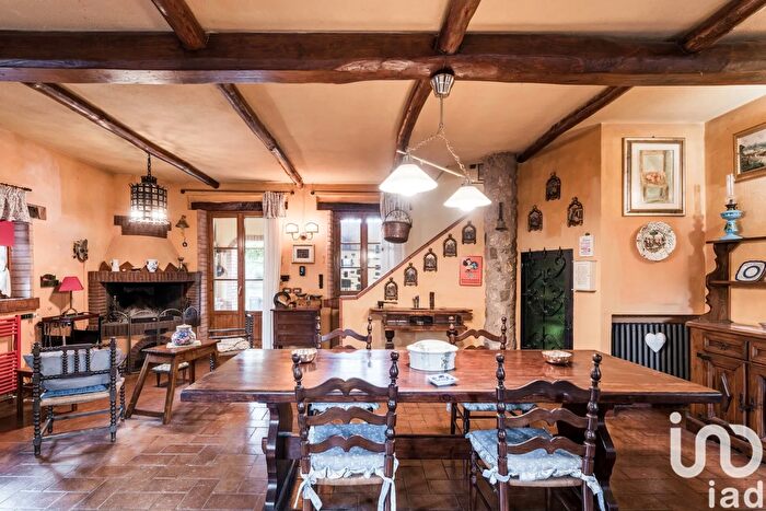 Casa con 6 locali in vendita in Via Montecalvo di Sotto, Scandriglia