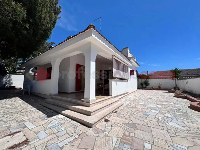 Casa trilocale in vendita in Viale Europa, Pulsano