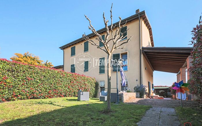 Appartamento quadrilocale in vendita in Via Colombarone Canale, Mordano