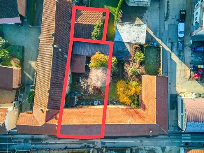 Casa con 6 locali in vendita in Via Peschiera, Piossasco