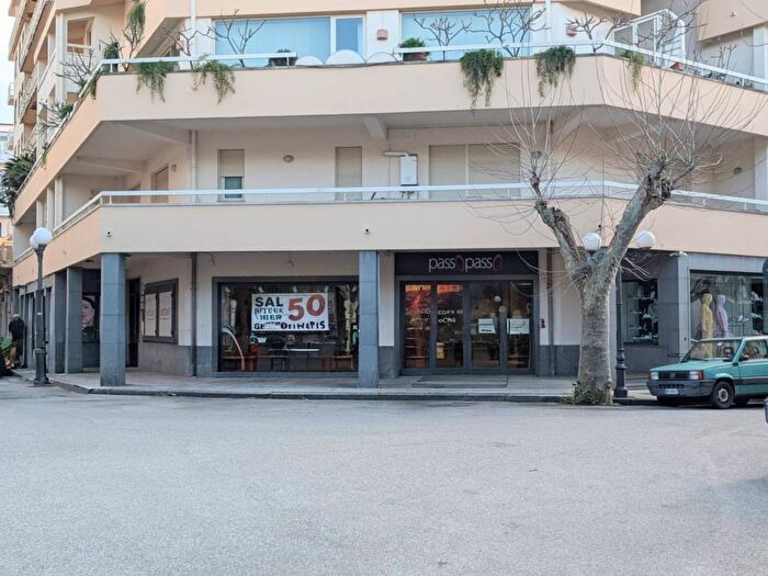 Appartamento con 6 locali in affitto in Via Giuseppe Verdi, Centro, Barcellona Pozzo di Gotto