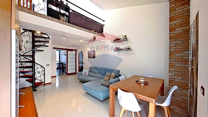 Appartamento quadrilocale in vendita in Via della Pergola, Busto Arsizio