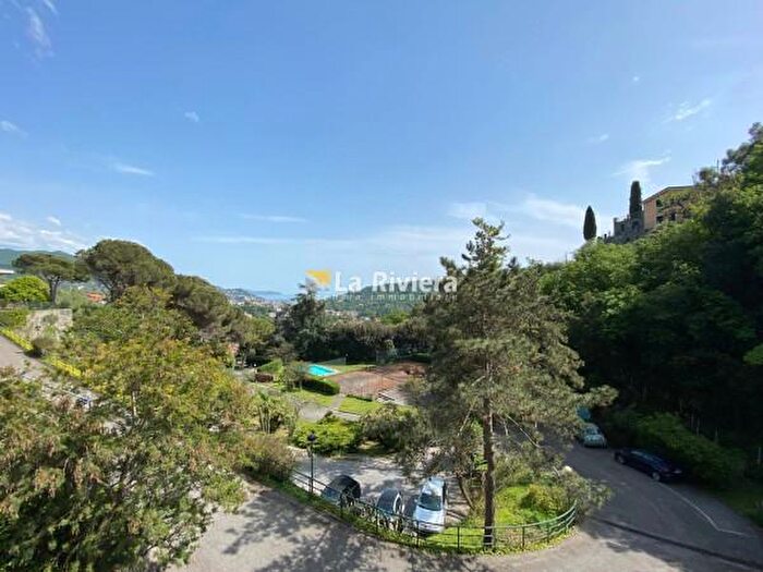 Appartamento trilocale in vendita in Via Savagna, Rapallo