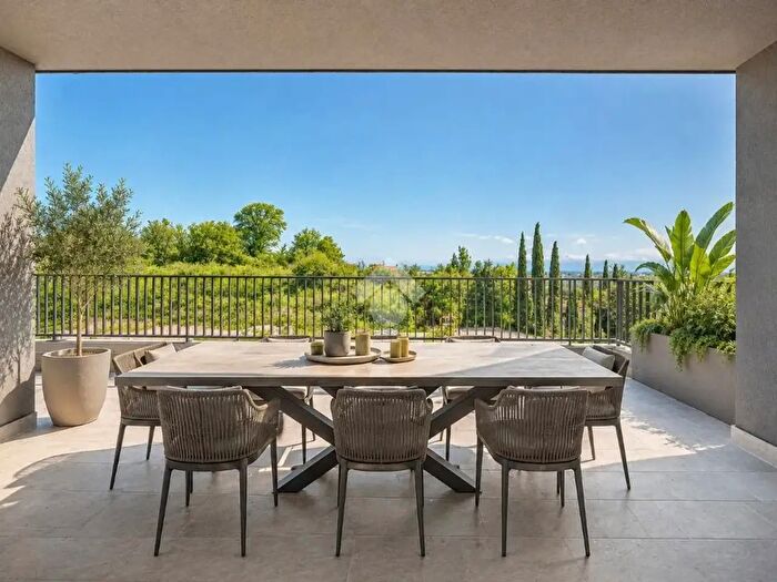 Appartamento quadrilocale in vendita in Via Catullo, Castelnuovo Del Garda
