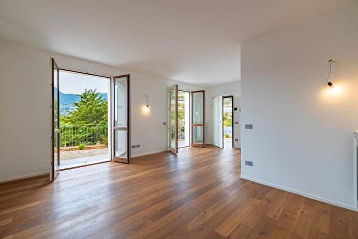 Appartamento quadrilocale in vendita in Via degli Anemoni, Ospedaletti